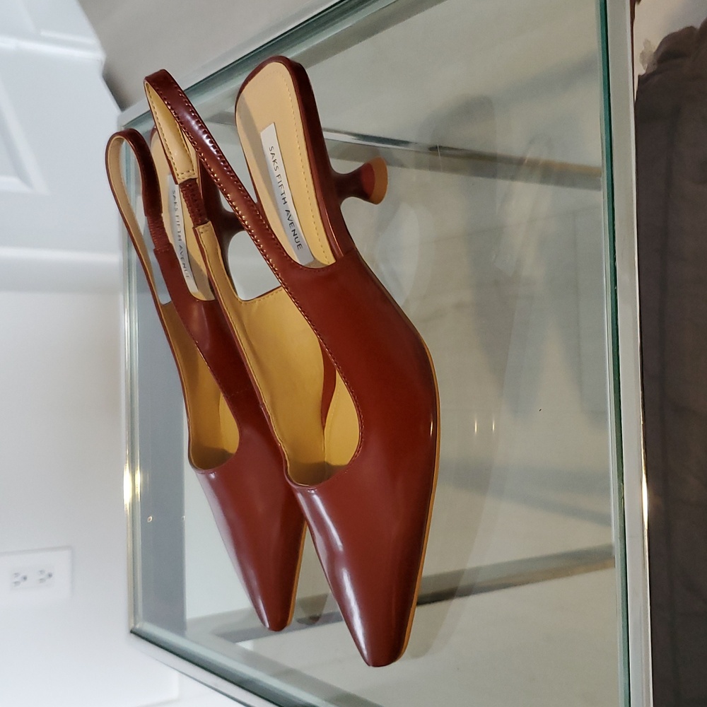 Saks Fifth Ave Patent Leather Wine kittenHeel slingback shoe Size 6 like new WOB - Picture 2 of 8